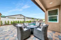 5 min to Stagecoach & Head Trip w/Pool, Spa, Waterfall, Water Slide & Fire Pit - 3 Sao