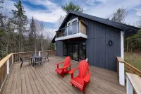 Ultimate Lakeview Cottage Retreat: Hot Tub, Paddle & Play - balcony