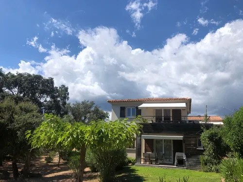 Apartment in residence with swimming pool, janitor, 7 minutes walk from the beach