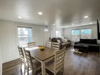 Newly remodeled cottage with King beds, and A/C