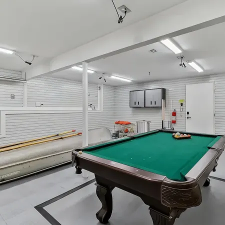New! Modern Home w/ Spectacular Views +Hot tub