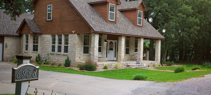 Tranquil Texoma Lake House w/ private lake on .5 acres & steps from Lake Texoma Hotels in Marshall County