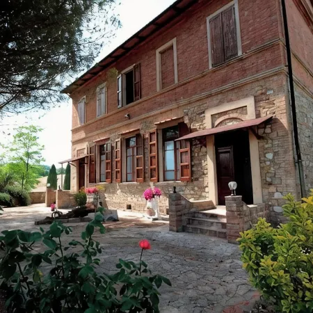 Spacious apartment strategically located for visiting Siena and province