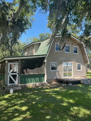 Fisherman’s paradiseThis Charming 3-bedroom house with WiFi, AC in Moore Haven,!