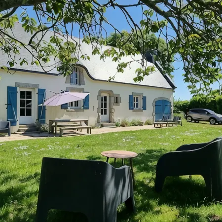 Superb renovated villa in Kerdalé with large garden - 400m from the beach