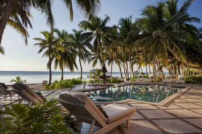 Luxury 250' long Beachfront-Pool,Horse Fountain, Snorkeling, Volleyball & Chef! のホテル