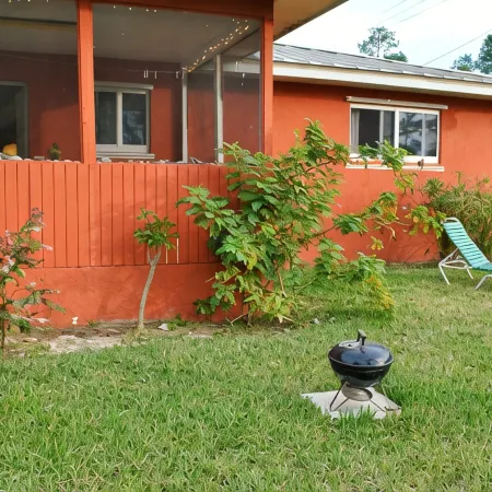 Spacious 3 Bed, 2 Bath Winter escape, near beach, includes car