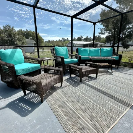 Minutes to Weeki Wachee Head Springs Pool AND hot tub!