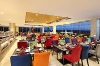 Swiss-Belhotel Waterfront Makassar - مسبح