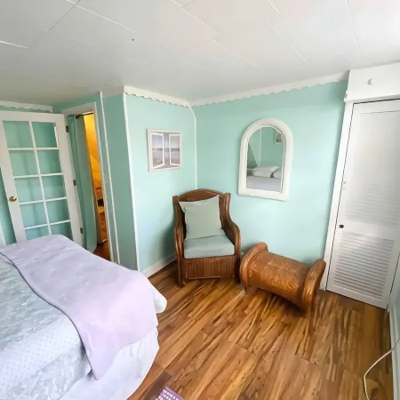 Relax at Cherry Street Cottage Near the Beach