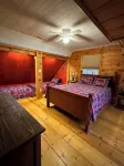 3/2 Log Cabin with year round rushing creek. Hot tub, wifi, A/C, arcade game. - 3-Star