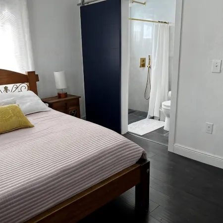 Spacious Apartment Central Located Отели в г. Хайалиа