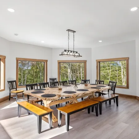 Lazaj Luxury Lodge — Heated Pool,Hot Tub, Game Room,Sleeps 16 Near Hocking Hills