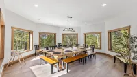 Lazaj Luxury Lodge — Heated Pool,Hot Tub, Game Room,Sleeps 16 Near Hocking Hills - Pools
