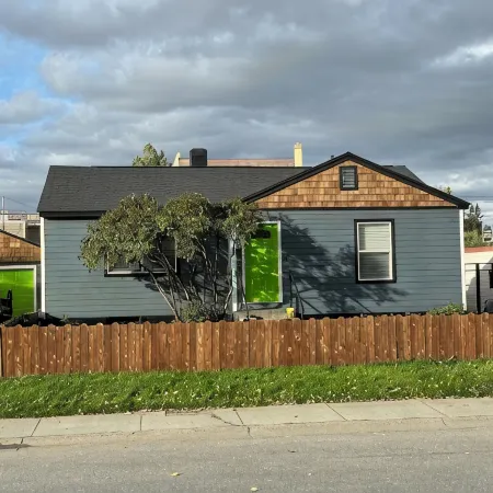 Newly Remodeled Charming Cozy 3-bedroom house in Anchorage with WiFi