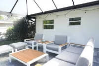 Bright & Modern 3-Bedroom Retreat with Screened Porch - Bungalows