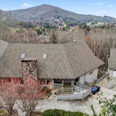 8-Bedroom Mountain Lodge in Sky Valley Near Golf and Highlands