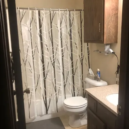 Hchideaway-Quiet, Cottagelike!  Pet Friendly!  Queen Bed!