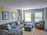 Skots Villa Bottom East. Centrally Located Near Sanford Medical Center & Midco.