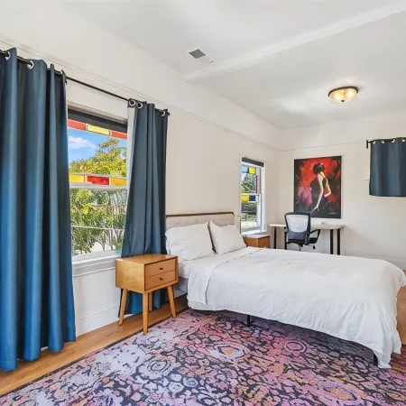 Top Floor Duplex with Garden-Patio.