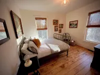The Canandaigua Farmhouse. Private, Spacious, with Lake Access Hôtels à : Gorham
