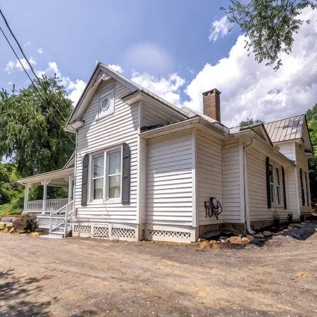 "STEPS TO BRYSON" - MTN VIEW, HOT TUB, FIREPIT, NEW REMODEL - WALK TO DOWNTOWN!