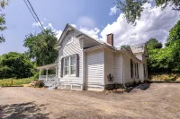 "STEPS TO BRYSON" - MTN VIEW, HOT TUB, FIREPIT, NEW REMODEL - WALK TO DOWNTOWN! - balcony