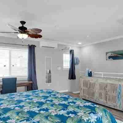 OCEANFRONT community, perfect condo, sleeps 4 Rooms