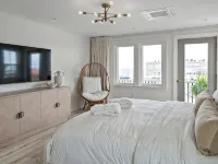 Casablanca-Luxury Retreat/2 Kings/Steps to Beach/PetFriendly Hotels in Salisbury