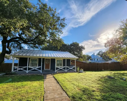 Charming 1-BR pet friendly house in Lockhart. Short stroll to the best BBQ spots Ξενοδοχεία στην πόλη Lockhart
