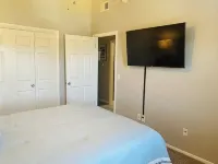Lovely Designer 1 Bedroom with Free Parking - Apartments