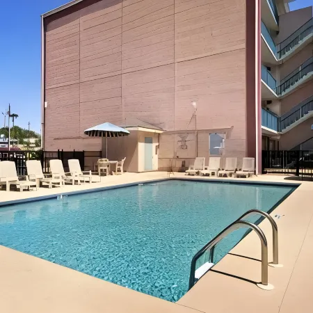 Days Inn by Wyndham Columbus-North Fort Moore Отели в г. Колумбус