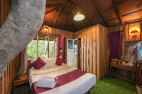 Nature Zone Munnar - A Real Jungle Resort - Authentic Tree House and Premium Tents - balcony