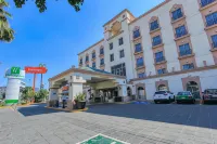 Holiday Inn LEON by IHG - parking