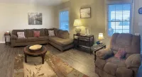 Charming 3-Bedroom Retreat with Waterway Access in Hampstead, NC. Hideaway Haven - 3성급