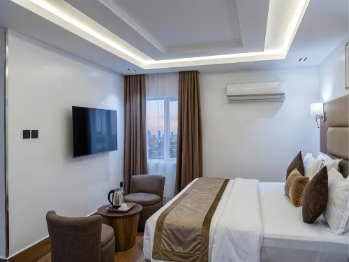 Bolton White Residence - مسبح خاص