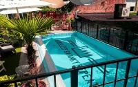 Stay Swanky Hostel - Pools