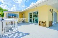 Pineapple Sea Shack: 60' Dock, Tiki Hut, Swim Spa, Kayaks, Paddleboards & Pets - 健身室/gym room