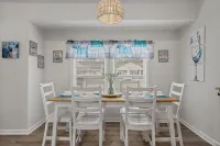 Entire Modern Home in Prime Dining & Shopping Area - Alojamientos