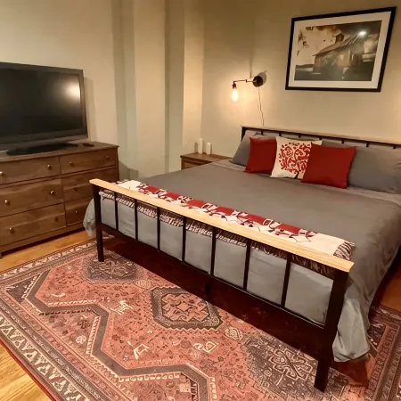 Chic, Cozy & Fun, Ski-in Ski-out, Great Location Stowe!