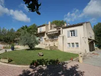 Mas les Vieux chênes Hotels in Lambesc