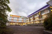 尼奧珍巴卡山酒店 - 泳池