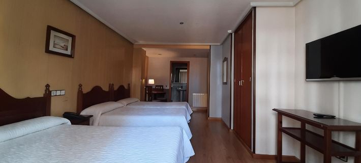 Favila Oviedo Hotels in Oviedo
