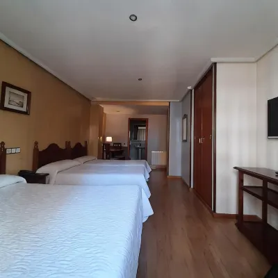 Favila Oviedo Hotels near Oviedo Railway Station