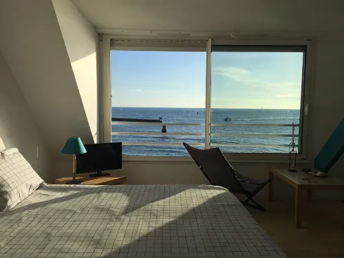 A studio located in a house directly on the beach in a stunning maritime site - 民宿