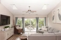 Whole Home Rental on the Island-Perfect Location with Private Heated Pool! - 4 estrellas