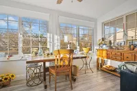 Charming beach home, complete with pool & cozy guest house! - Wifi