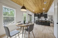 Relax and Unwind, Hot Tub under the Stars, Firepit, Sleeps 8 - Chalets