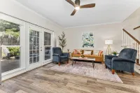 NEW Trendy Midtown Vibes Townhouse, Fenced Yard - 4-Star