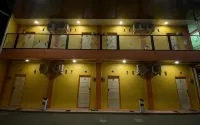 Kelapa Gading Guesthouse - Pensions